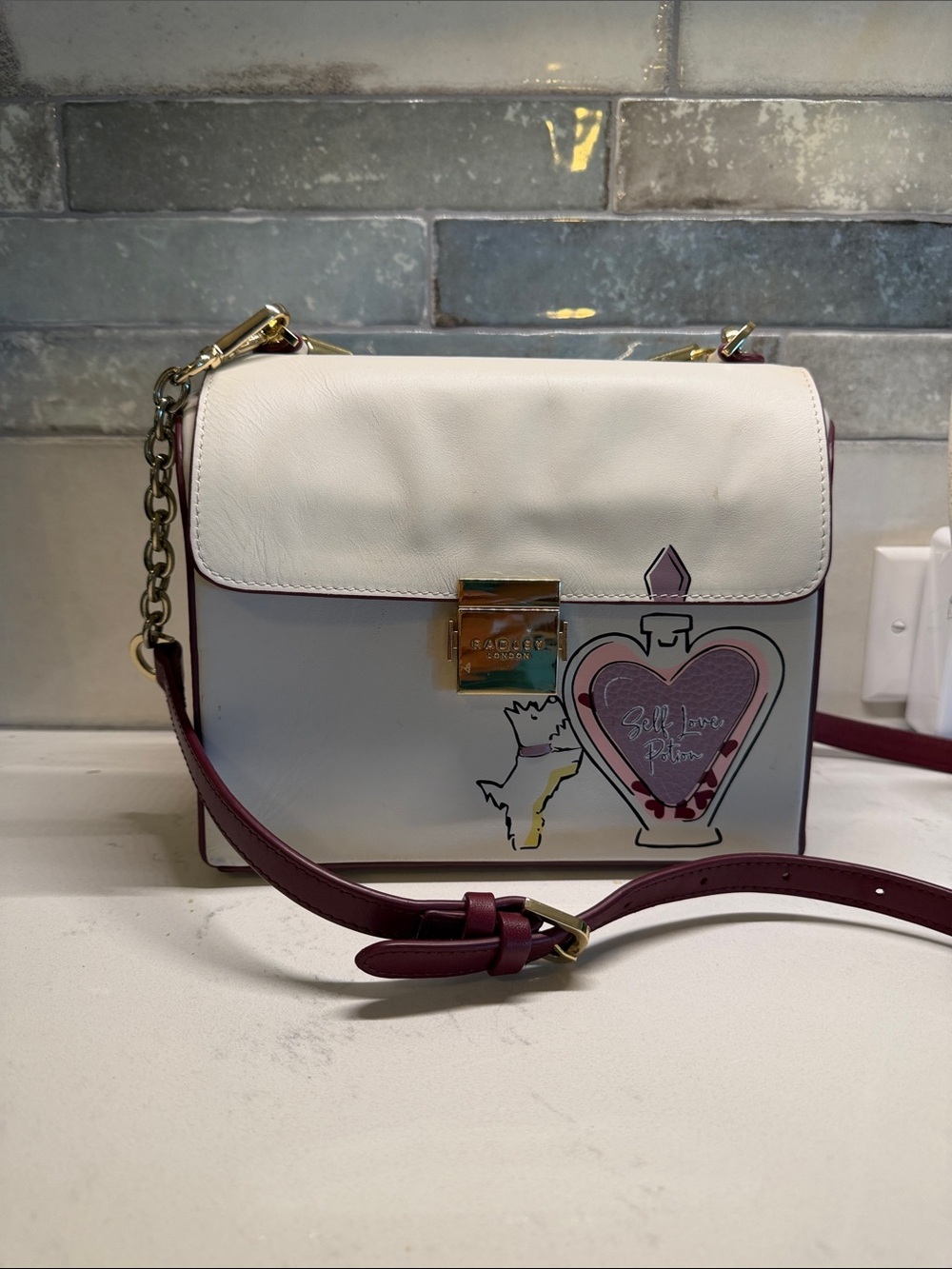 Geniun Radley London ❤️White & Plum Heart Graphic Crossbody Bag